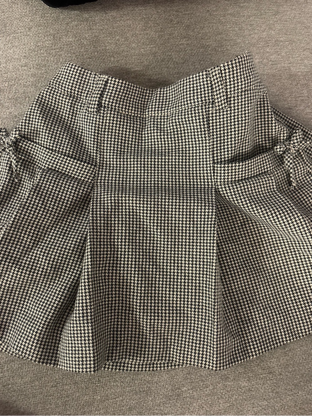 Zara Black & White Houndstooth Pleated Skirt